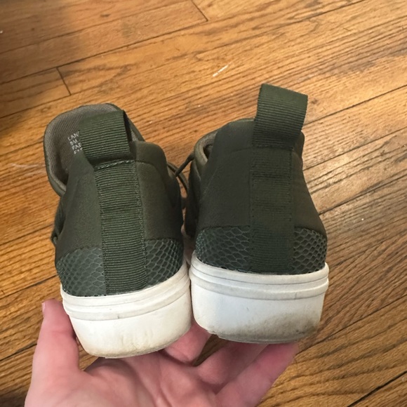 Steve Madden Lancer Sneaker in Olive Green Size 8 - Picture 4 of 6